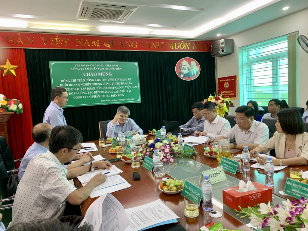 Chủ tịch Hội đồng Quản trị VRG Trần Công Kha thăm và làm việc với các công ty cao su tỉnh Điện Biên